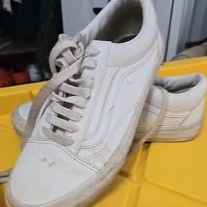 Vans White Sneakers with Classic Low-Top Design